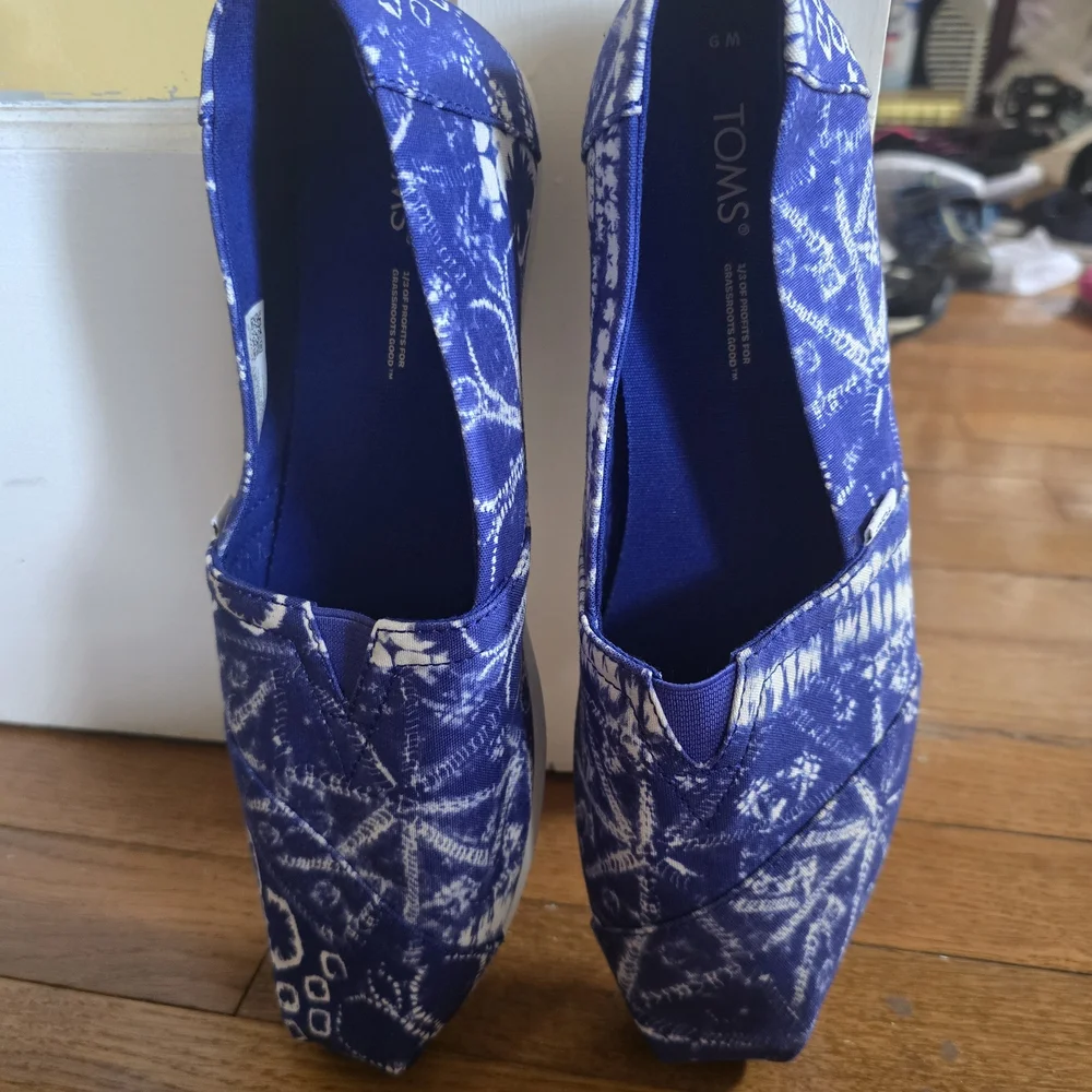 Toms Blue Patterned Slip-Ons - Picture 4 of 5